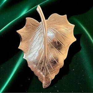 Vintage gold tone leaf Brooch pin nature arty jewelry fashion textured fashion
